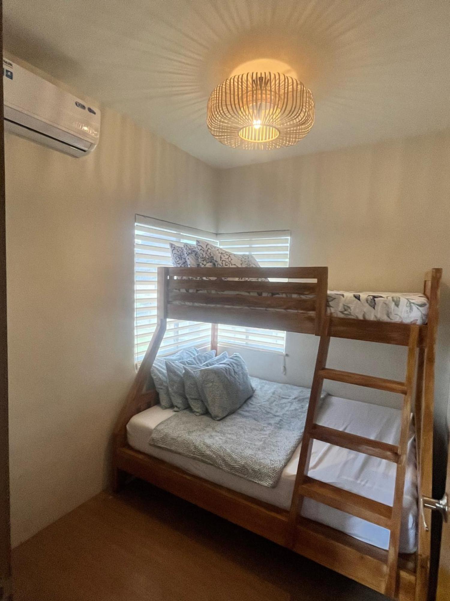 Seafront Residences Vacation Getaway San Juan  Kültér fotó