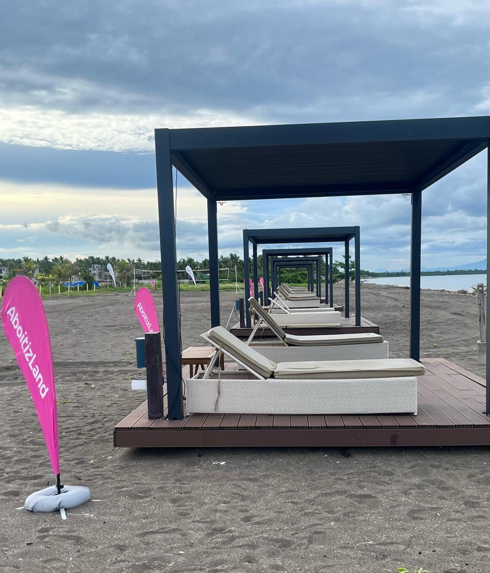 Seafront Residences Vacation Getaway San Juan  Kültér fotó